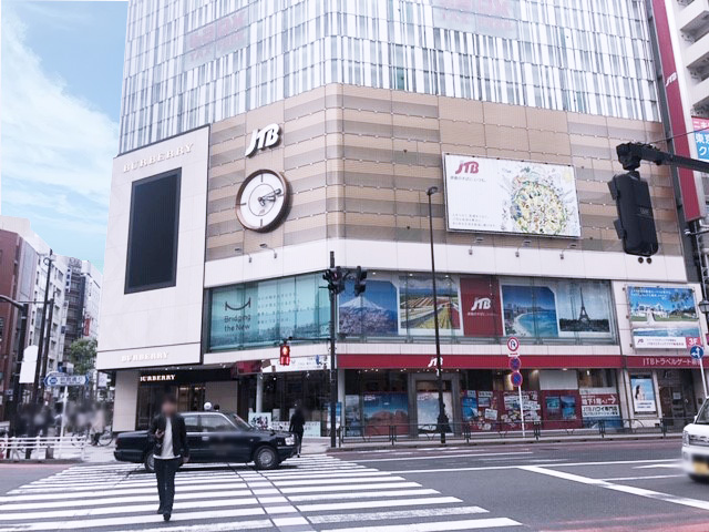 JTB様の入っているビルの方へ横断歩道を渡り右へ曲がります。